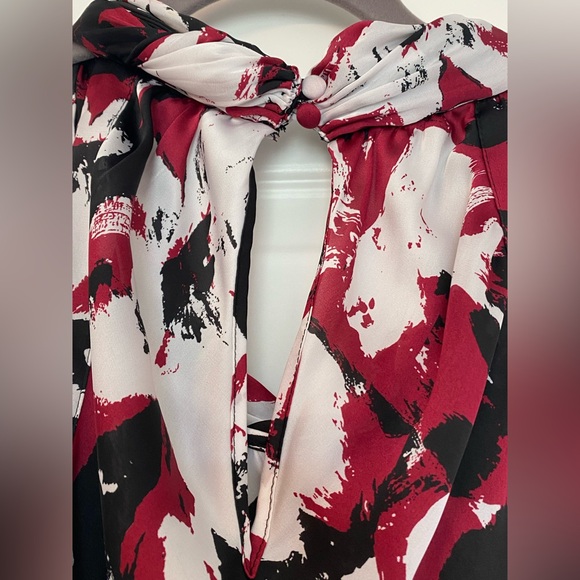 Dress Barn Modified Halter Sleeveless Floral Top - Picture 6 of 9